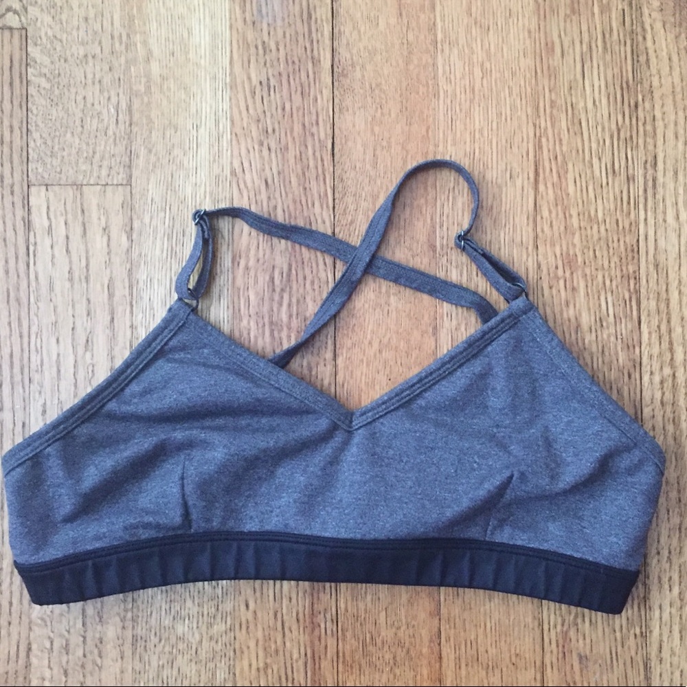 EUC Alo Yoga Westerly bra top M medium gray